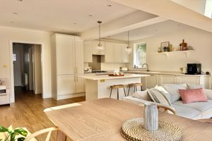 Kitchen Diner- click for photo gallery